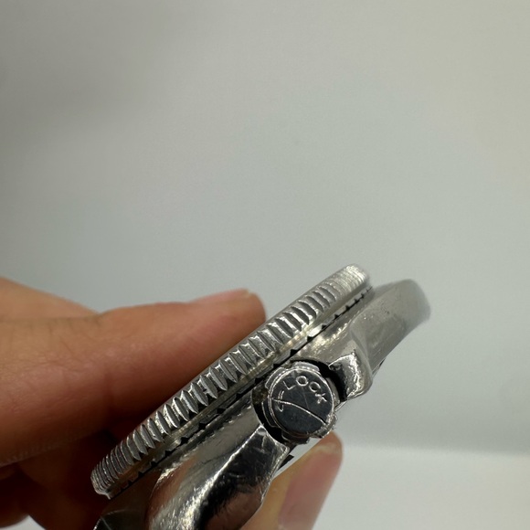 Seiko Black and Silver Diver's Watch - Picture 5 of 8